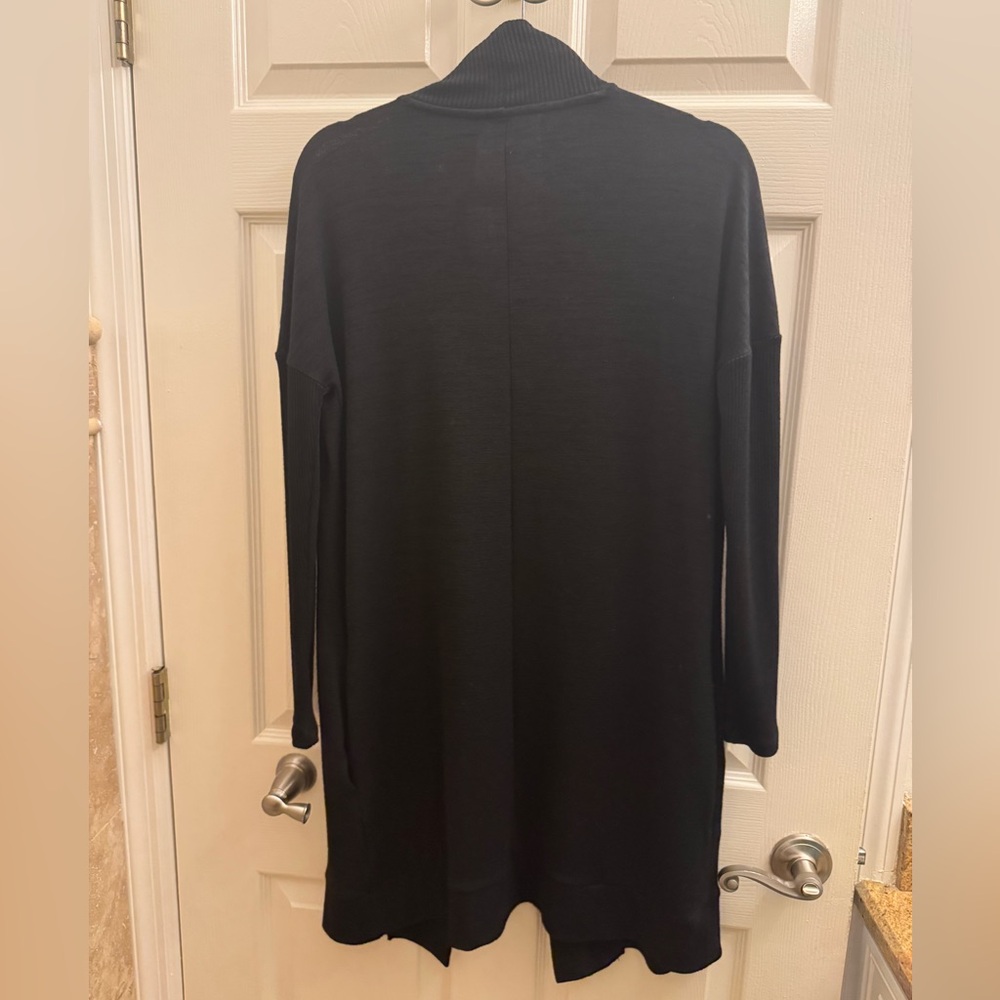 NWT: Women’s GAP Classic Black Cardigan Size S - Picture 4 of 5
